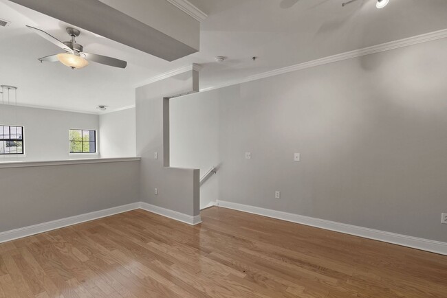 Building Photo - Spacious Music Row Condo (SPECIAL: 1/2 off...