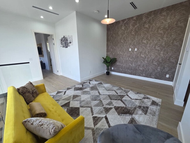 Building Photo - 1812 Miami Rd