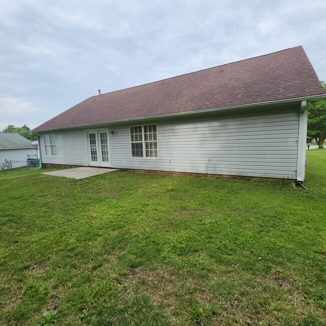 Building Photo - One Level House with a Double Garage FOR R...