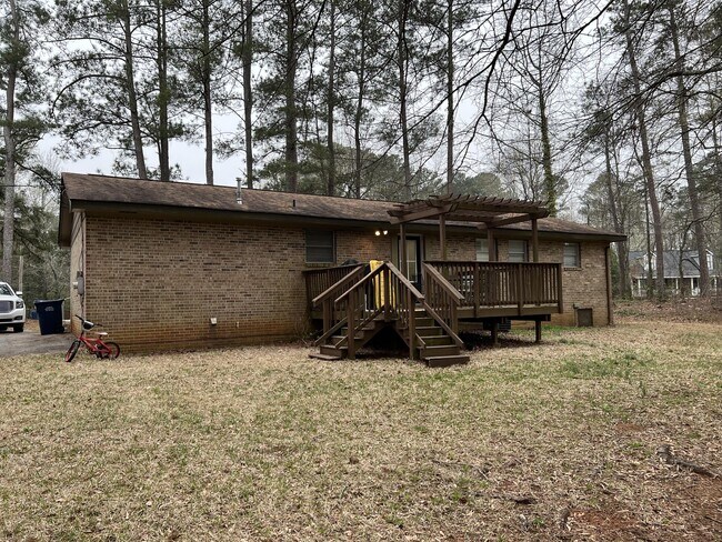 Building Photo - 1160 Bouldercrest Cir