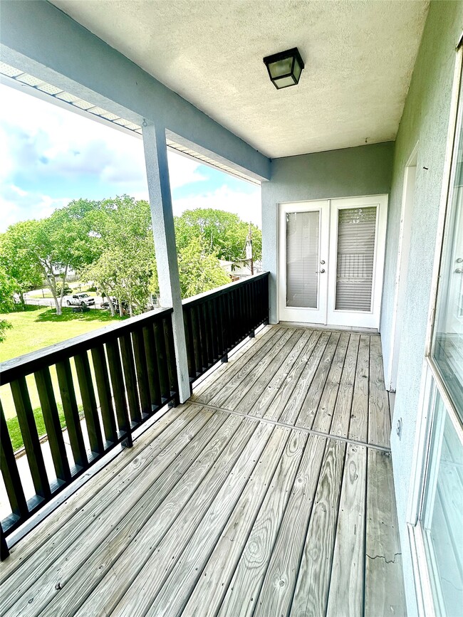 Building Photo - 807 Kipp Ave