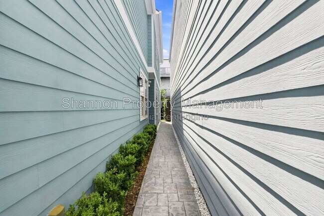 Building Photo - 1531 Dorothy St