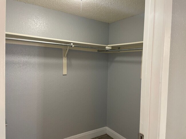 Building Photo - Briarpark Village