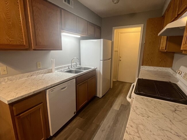 Building Photo - 2207 S Hartford Cove