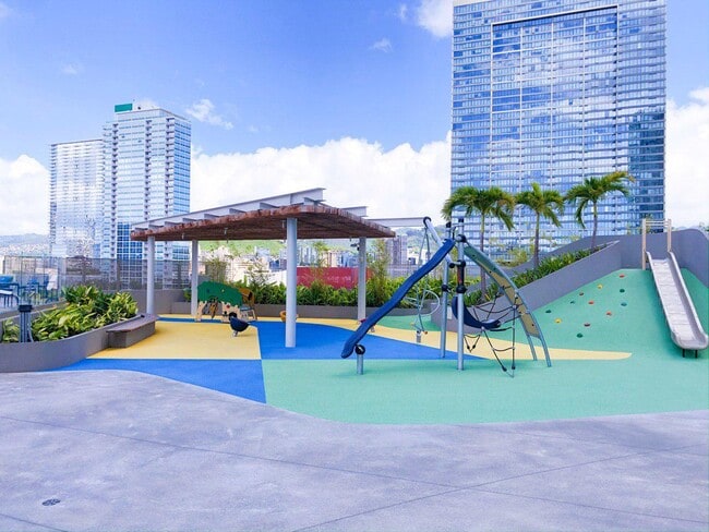 Building Photo - 1001 Queen St