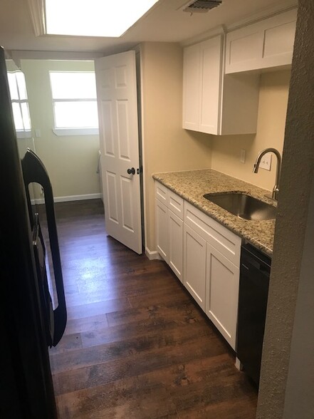 Kitchen#2 - 2043 Goodwin Dr
