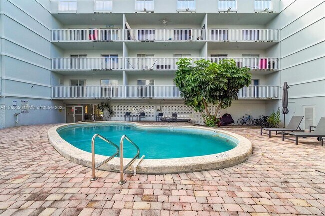 Building Photo - 3527 NE 168th St