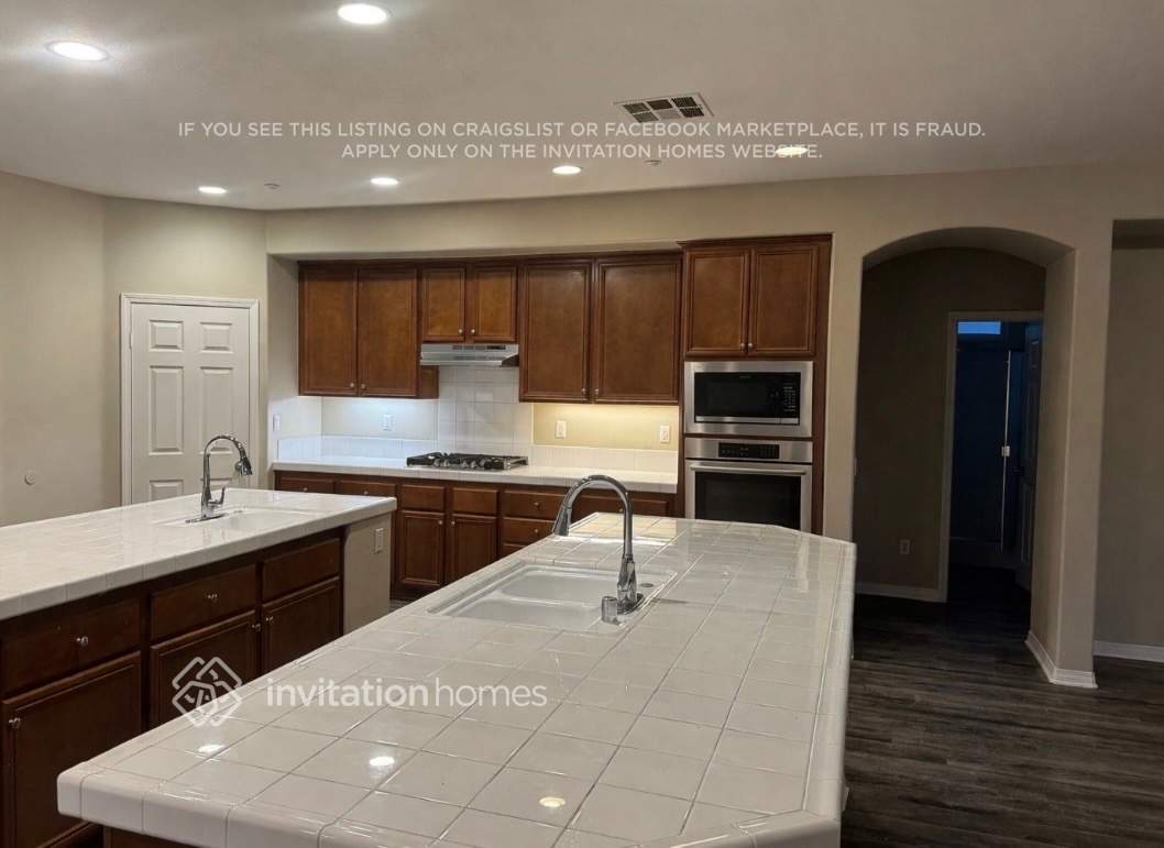 Building Photo - 1021 E Pennsylvania Ave