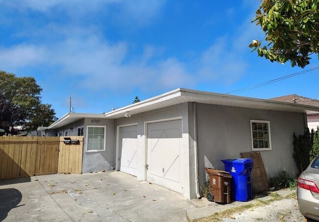 Primary Photo - 5707 Carlos Ave