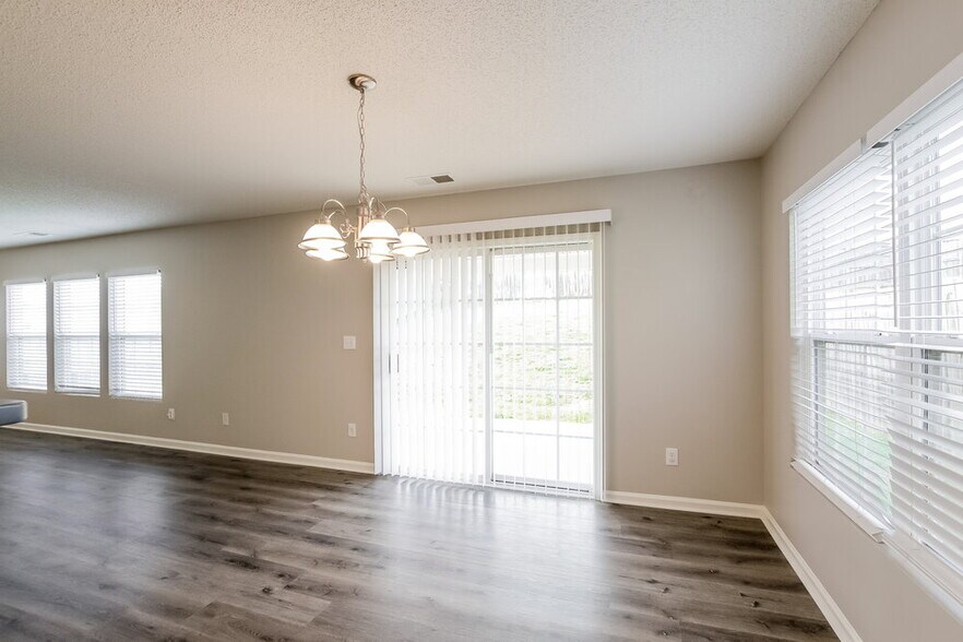 Building Photo - 4235 Everest Dr