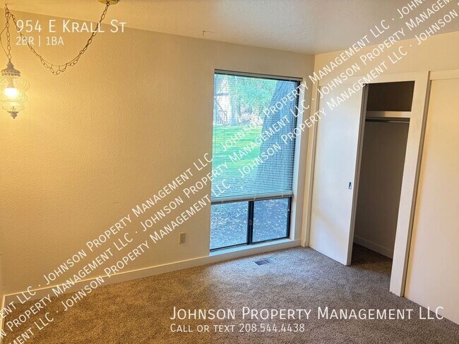 Building Photo - 954 E Krall St