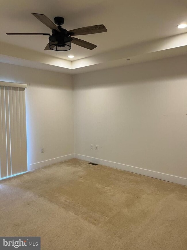 Building Photo - 805 Lakeview Ct