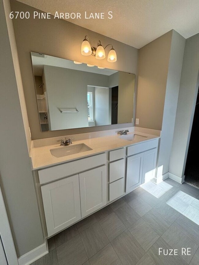 Building Photo - 6700 Pine Arbor Ln S