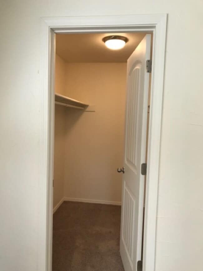 Building Photo - 759 Meadows Dr