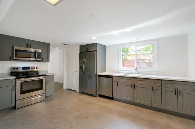 Building Photo - 5-Bedroom Tempe Home with Private Pool & Prime ASU Proximity