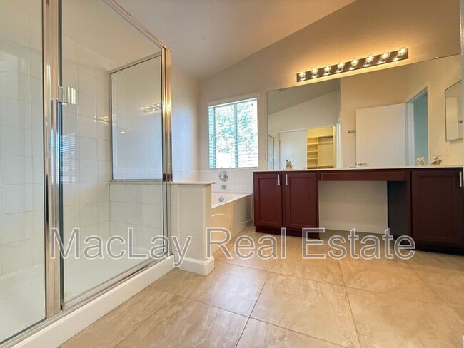 Building Photo - 766 E Baylor Ln