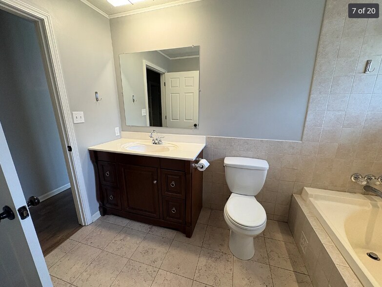 Building Photo - 3609 SW Harbor Cir