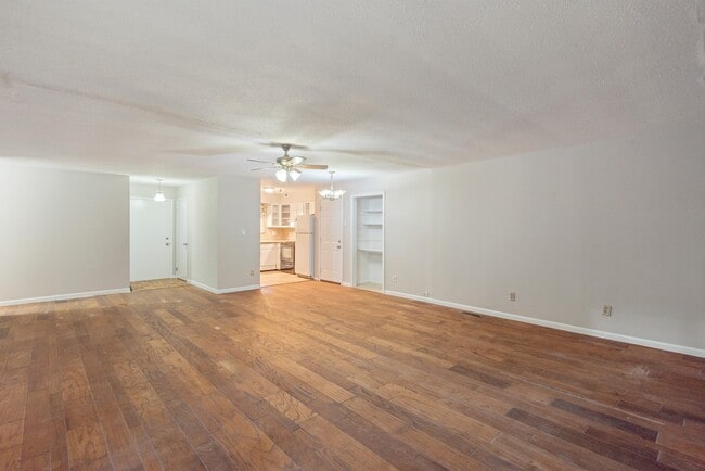 Building Photo - 7201 Dogwood Dr