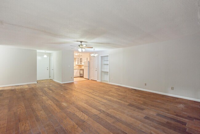 Building Photo - 7201 Dogwood Dr SW