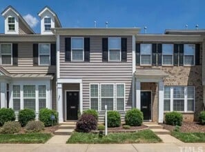 Building Photo - Charming 2BR Townhouse near DT Raleigh