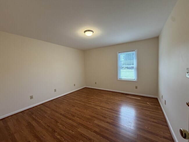 Building Photo - 236 Meadow Oaks Dr