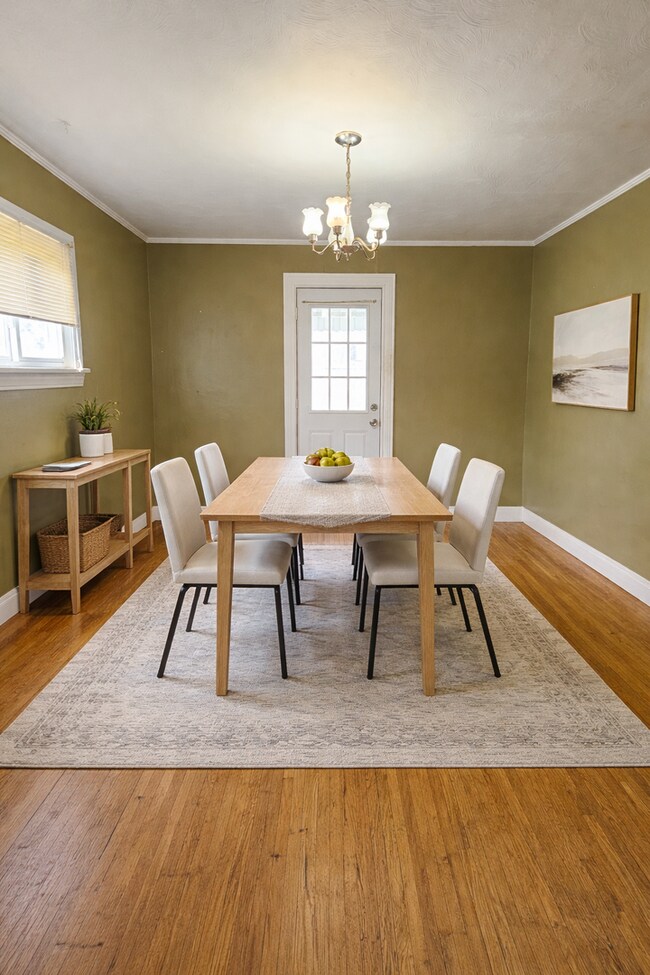 Building Photo - 3 Bedroom 1.5 Bath **Coming Soon**