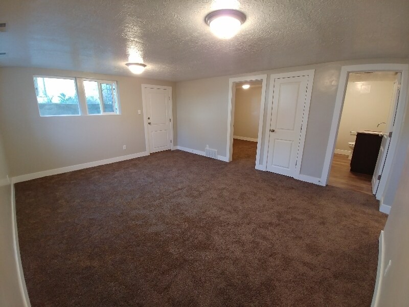 Building Photo - 383 E 400 N