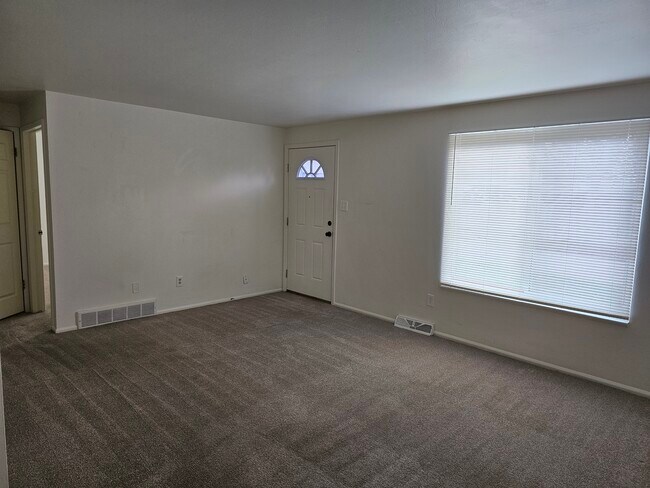 Building Photo - 1162 Cree Dr