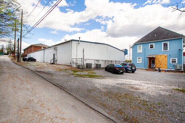 Building Photo - 813 Hall of Fame Dr