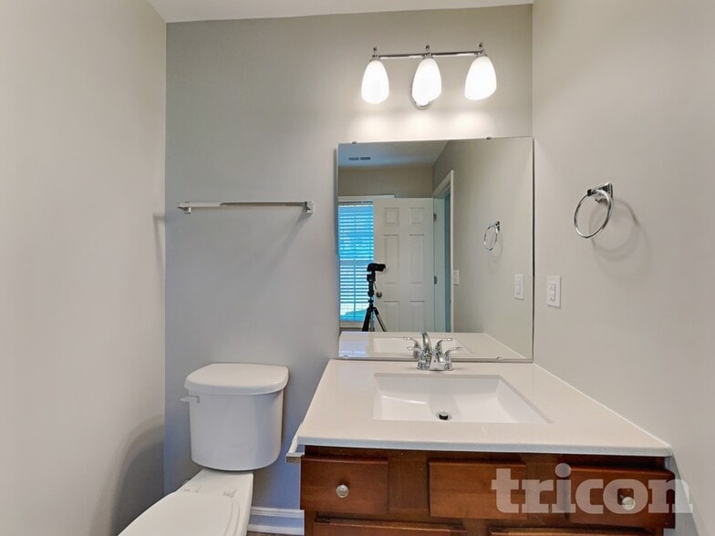 Building Photo - 2410 King Malcolm Ln