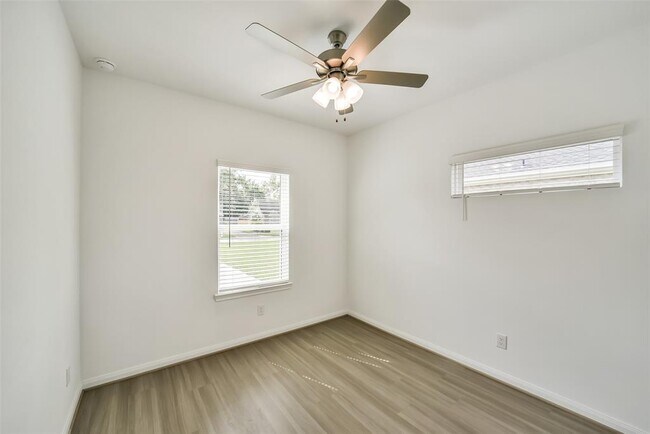 Building Photo - 11615 Moltere Dr
