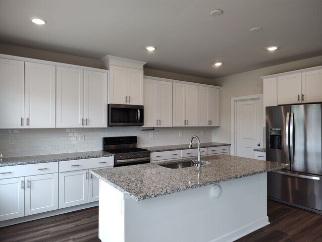 Building Photo - 5 BD/3.5 BA House in Shepherds Landing!