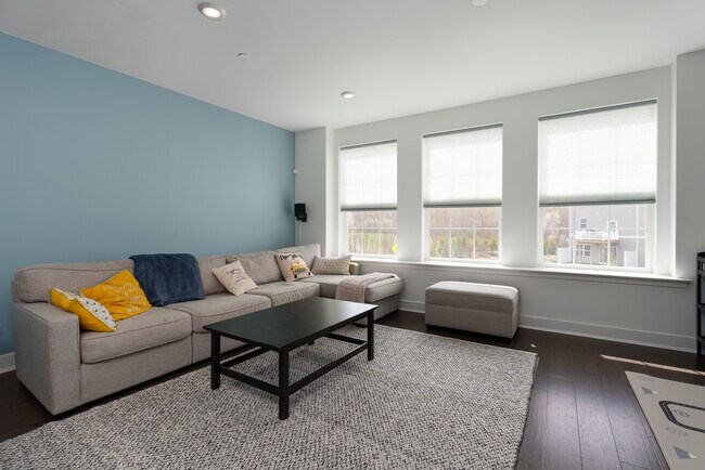 Building Photo - 1907 Swales Ct