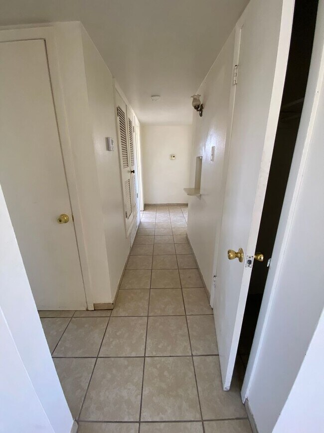 Building Photo - 3 Bed 2 Bath Home Available Today