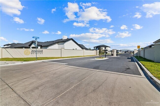 Building Photo - 25 N Brushfield Ave