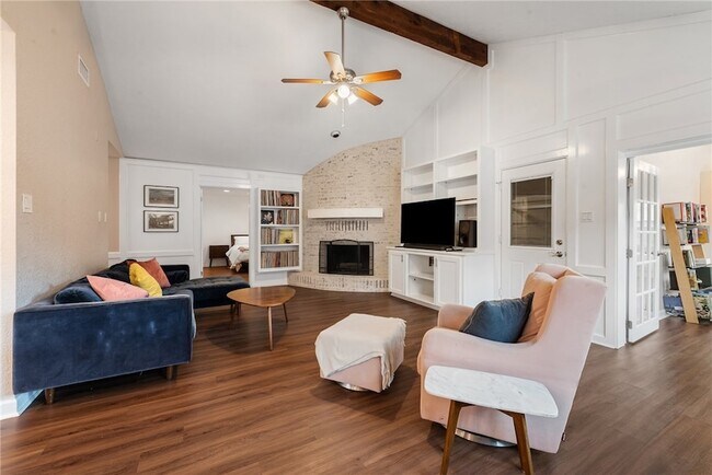 Building Photo - 2907 Broadmoor Dr
