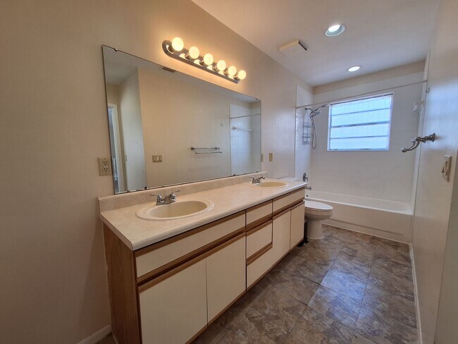 Building Photo - Stylish 4-Bedroom Belle Isle Retreat with ...