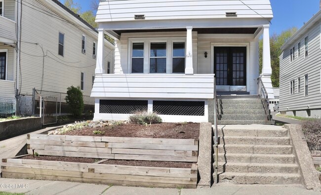 Building Photo - 628 N Pearl St