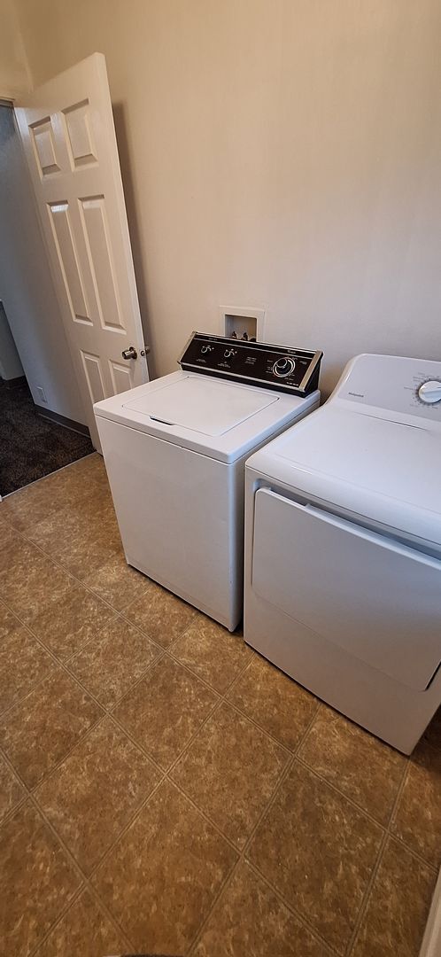 Building Photo - 196 - 3427/3429 SE 3rd