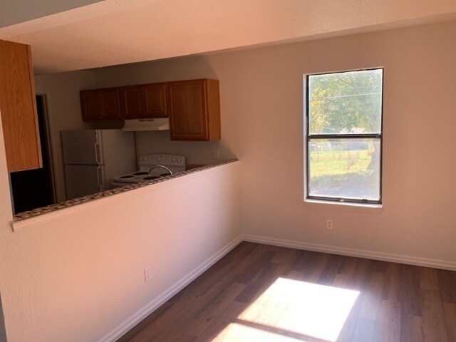 Building Photo - 5421 Kensington Ave