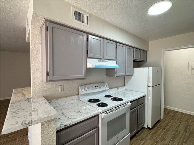Building Photo - 6500 Sands Point Dr