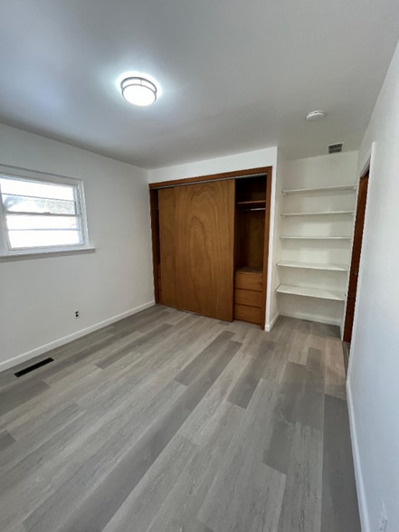 Building Photo - 617 Stratford Ave