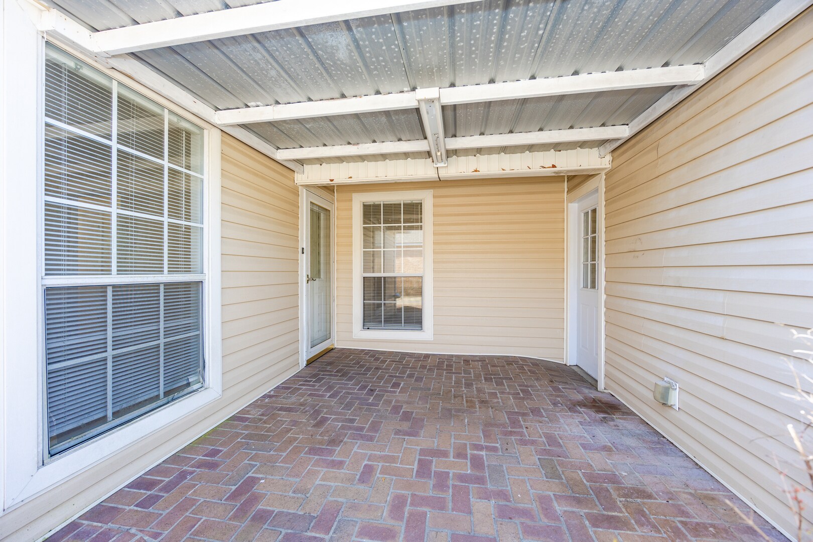 Building Photo - 13422 S Fairview Ave