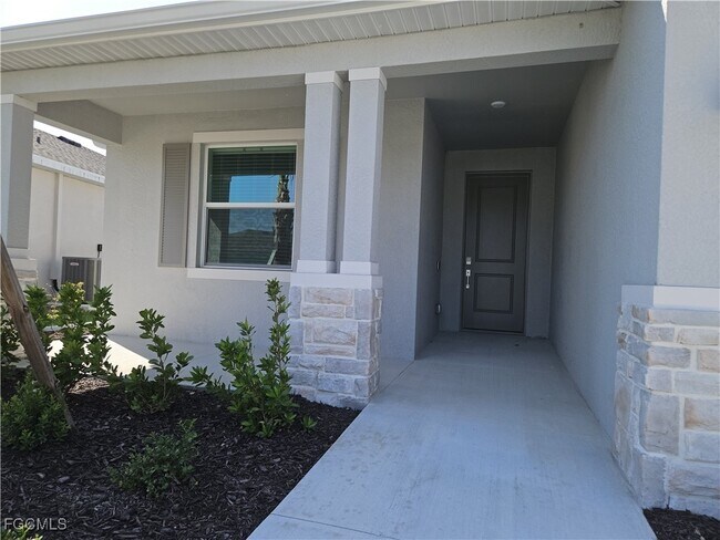 Building Photo - 20465 Copperhead Dr