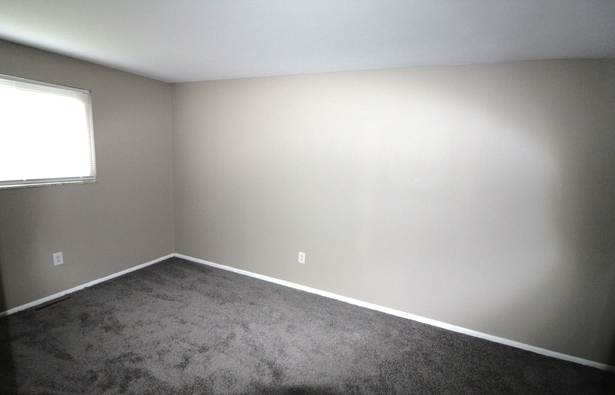 Building Photo - 5071 Albany Dr