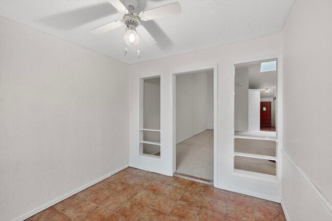 Building Photo - Spacious Townhome with Lake Views on a Pri...