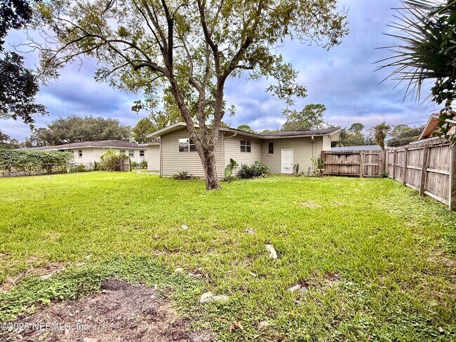 Building Photo - 845 Acapulco Rd