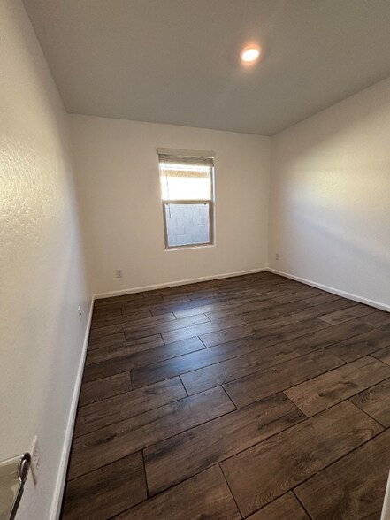 Building Photo - 12464 W Midway Ave