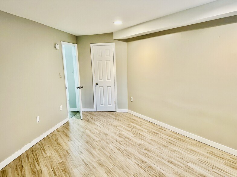 Building Photo - 2006 15th St NW