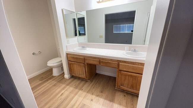 Building Photo - 3 BEDROOM VICTORVILLE HOME